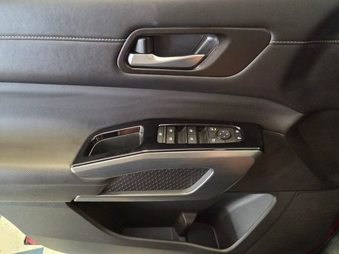 Used 2025 Nissan Pathfinder SL w/ SL Premium Package FWD image 22