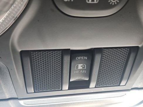 Used 2025 RAM 1500 Big Horn image 31