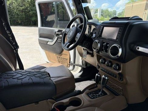 Used 2013 Jeep Wrangler Unlimited Sahara w/ Dual Top Group AWD/4WD image 17