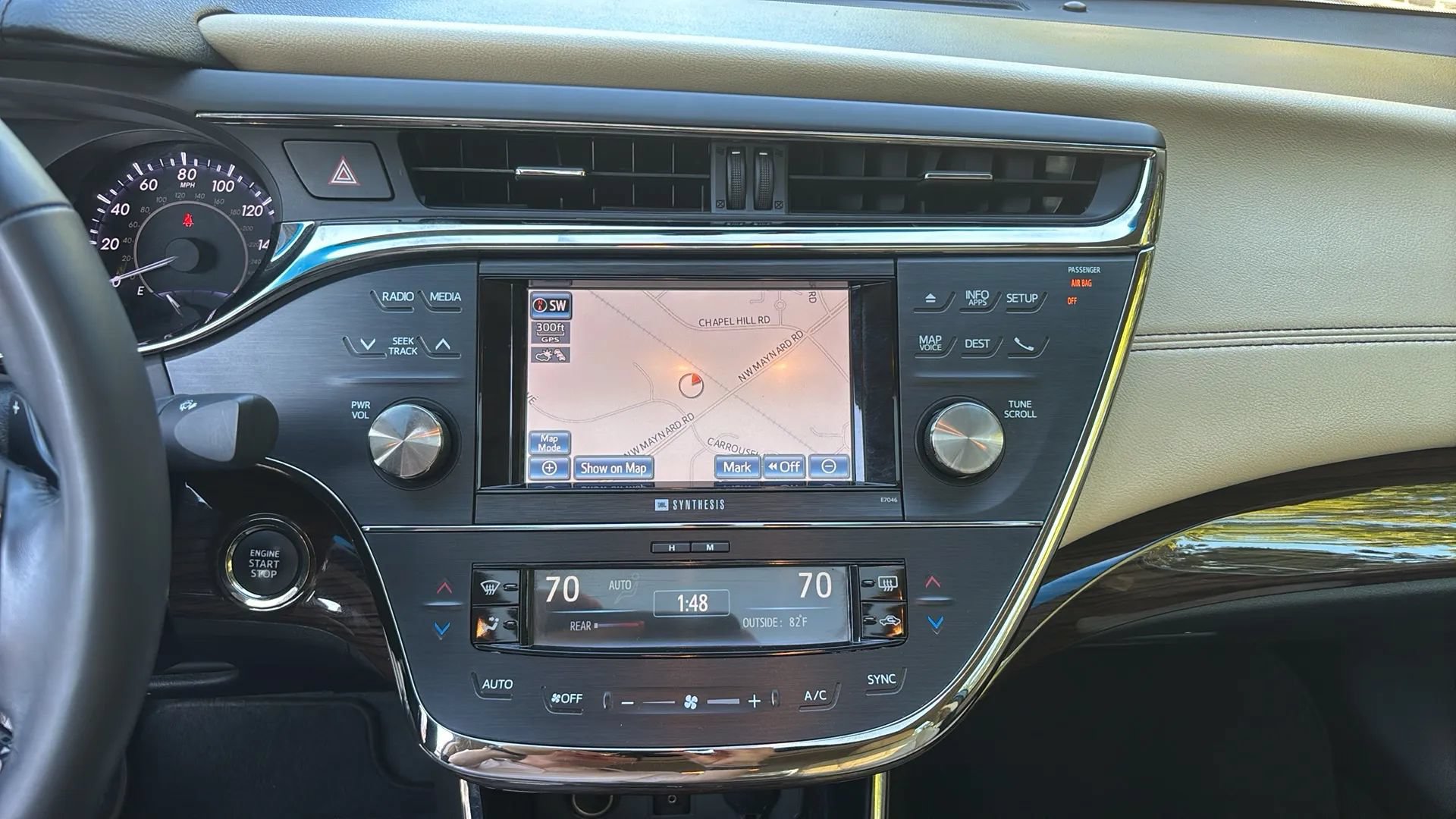 Used 2013 Toyota Avalon Limited w/ Technology Pkg FWD image 10