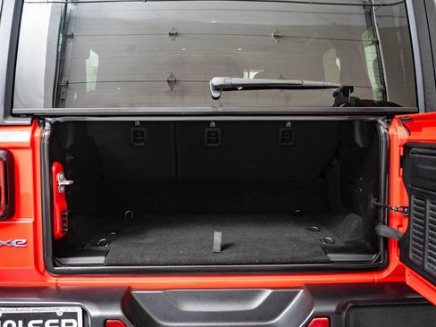 Used 2024 Jeep Wrangler Unlimited image 18