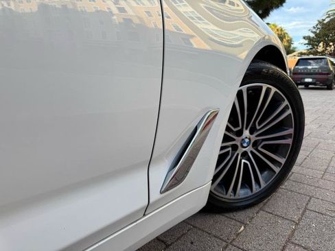 Used 2020 BMW 530i w/ Convenience Package RWD image 18