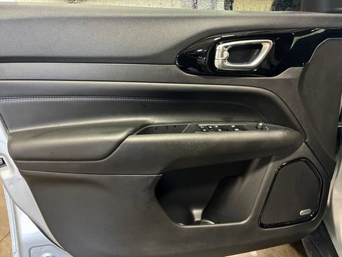 New 2025 Jeep Compass Latitude w/ Sun & Sound Group AWD/4WD image 11