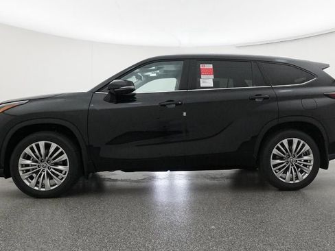 New 2026 Toyota Highlander Platinum image 19
