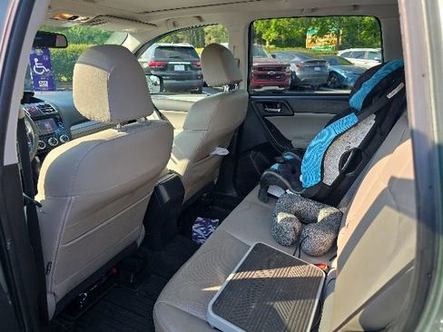 Used 2016 Subaru Forester 2.5i Limited AWD/4WD image 10