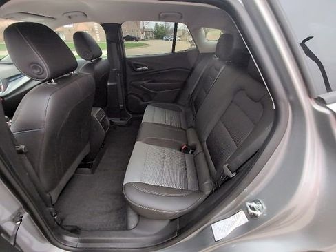 Used 2025 Chevrolet Trax LT w/ LT Convenience Package image 11