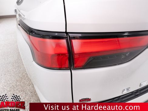 Used 2024 Toyota Sequoia Capstone AWD/4WD image 9