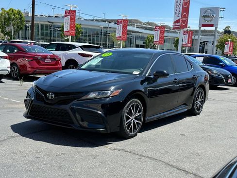 Used 2023 Toyota Camry SE FWD image 2