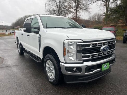 Used 2024 Ford F250 XLT image 3