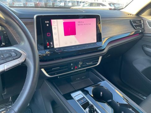 Used 2024 Volkswagen Atlas SEL Premium R-Line image 15