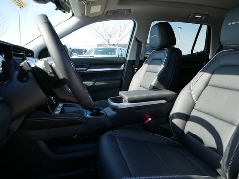 New 2026 GMC Terrain Denali w/ LPO, Black Badging Package image 4