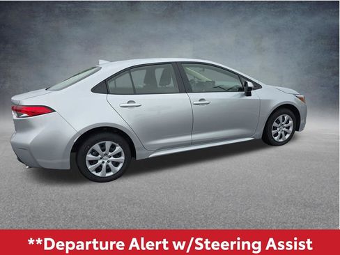 Used 2026 Toyota Corolla LE FWD image 5