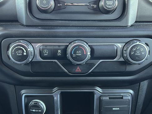 Used 2021 Jeep Wrangler Unlimited Sport image 32