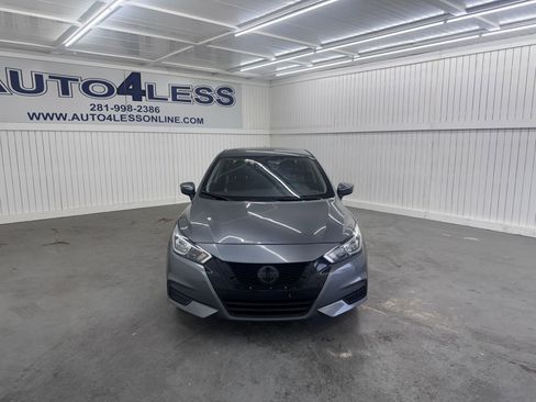 Used 2021 Nissan Versa SV FWD image 2