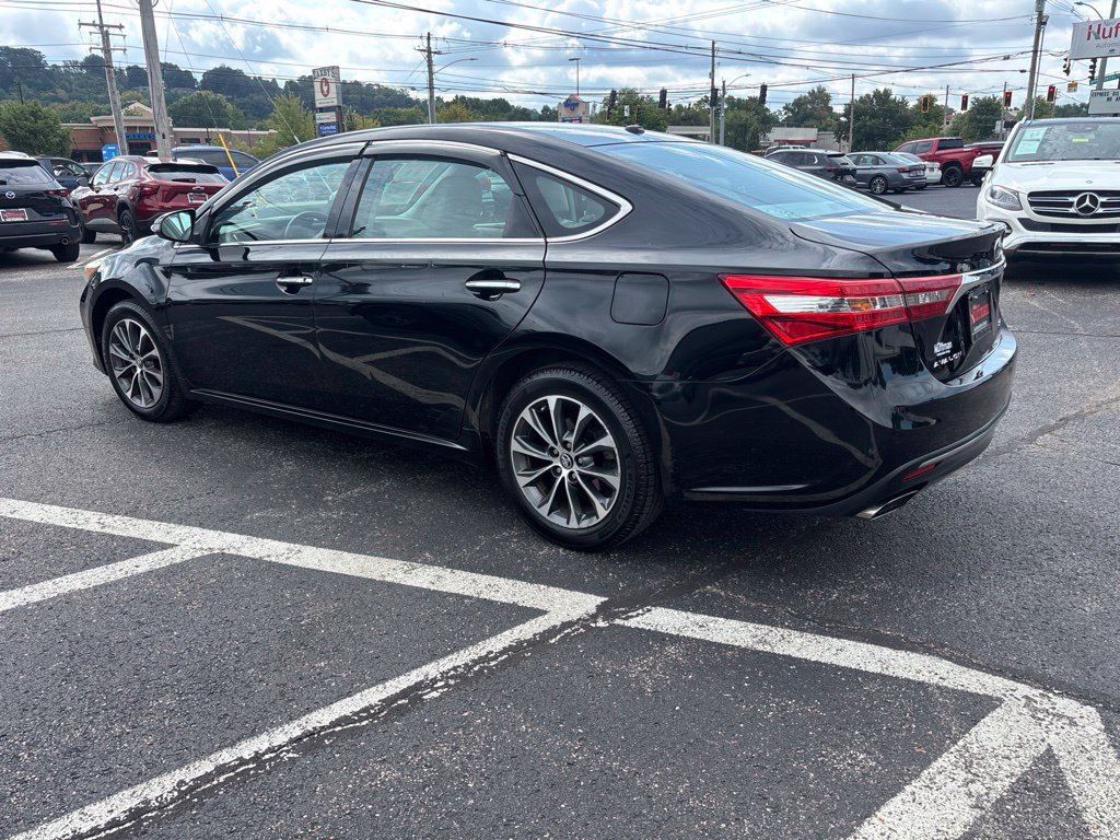 Used 2016 Toyota Avalon XLE Premium FWD image 4