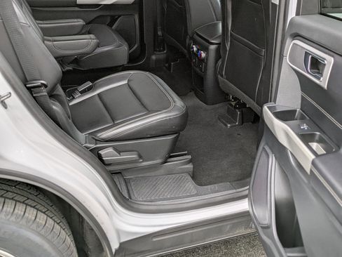 Used 2021 Ford Explorer XLT w/ Equipment Group 202A image 21