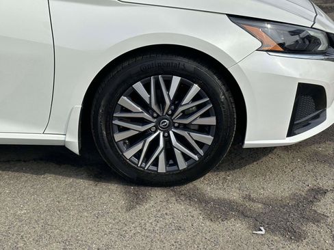 Used 2023 Nissan Altima 2.5 SV image 6