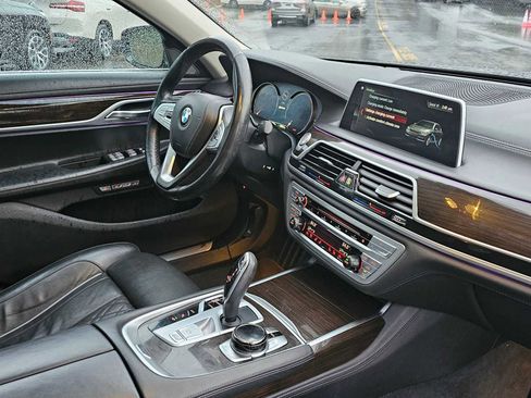 Used 2018 BMW 740e xDrive image 10