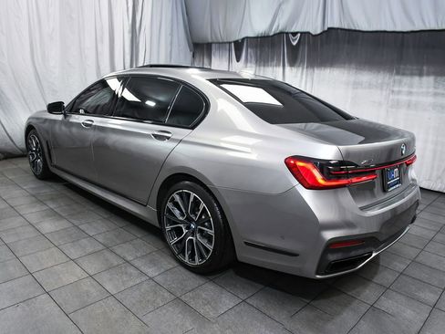 Used 2022 BMW 740i xDrive w/ M Sport Package AWD/4WD image 4