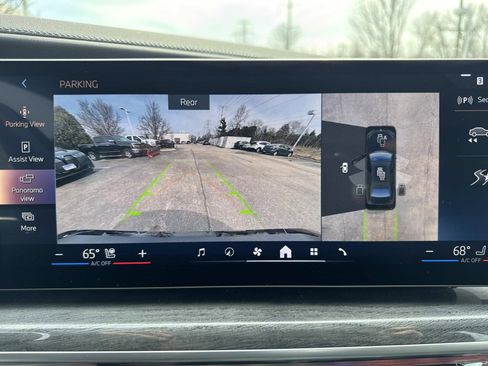 Certified 2023 BMW 760i xDrive w/ Luxury Rear Seating Package image 24