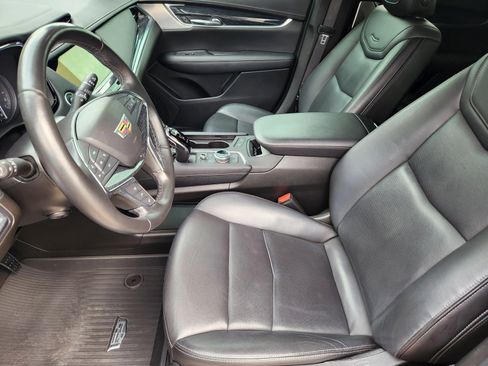 Certified 2022 Cadillac XT5 Premium Luxury w/ Technology Package FWD image 11