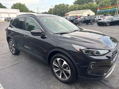 Used 2024 Ford Escape Platinum AWD/4WD image 2