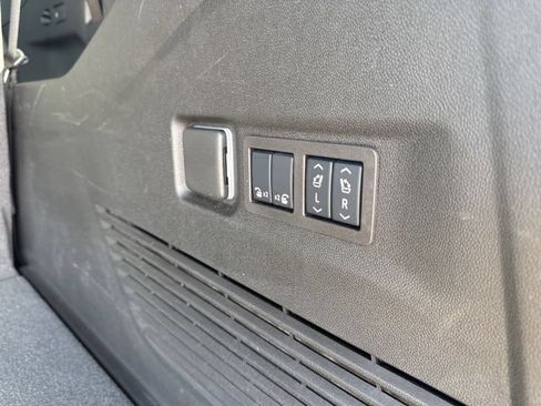 Used 2025 GMC Yukon XL Denali AWD/4WD image 53