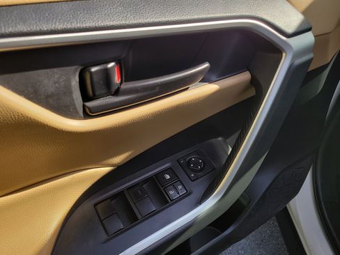 Certified 2022 Toyota RAV4 LE image 18