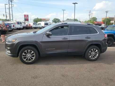Certified 2019 Jeep Cherokee Latitude Plus AWD/4WD image 2