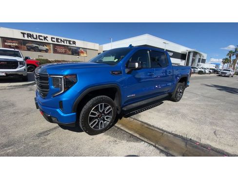Used 2023 GMC Sierra 1500 AT4 w/ AT4 Premium Package AWD/4WD image 4