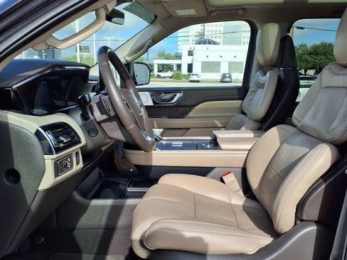 Certified 2022 Lincoln Navigator Reserve AWD/4WD image 4