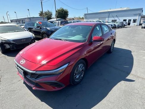 Used 2024 Hyundai Elantra SEL FWD image 3