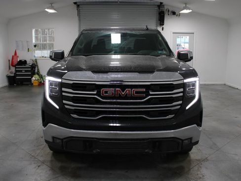 Used 2024 GMC Sierra 1500 SLT image 3
