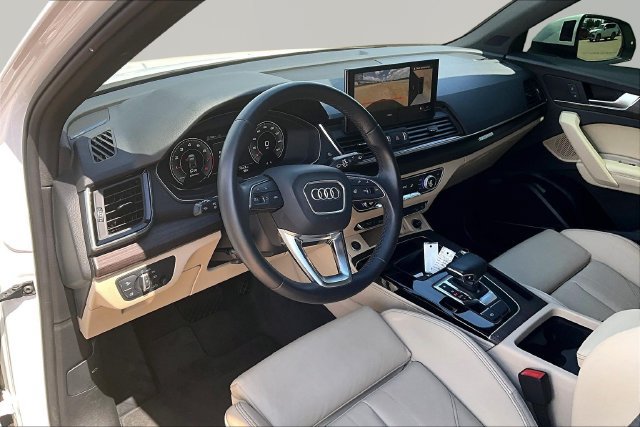 Used 2023 Audi Q5 2.0T Premium Plus w/ Premium Plus Package AWD/4WD image 13