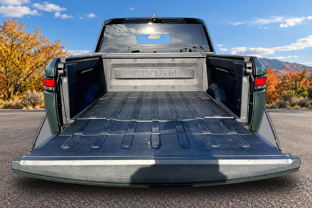Used 2023 Rivian R1T Adventure Dual AWD/4WD image 7