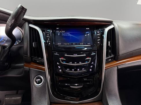 Used 2018 Cadillac Escalade ESV 4WD image 22