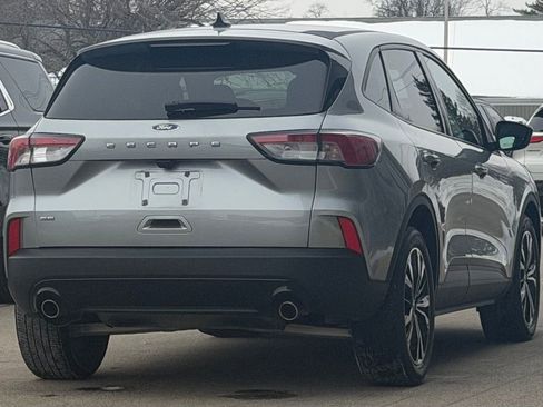Used 2022 Ford Escape SE w/ SE Sport Appearance Package image 10