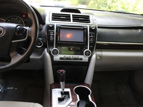 Used 2014 Toyota Camry XLE FWD image 14