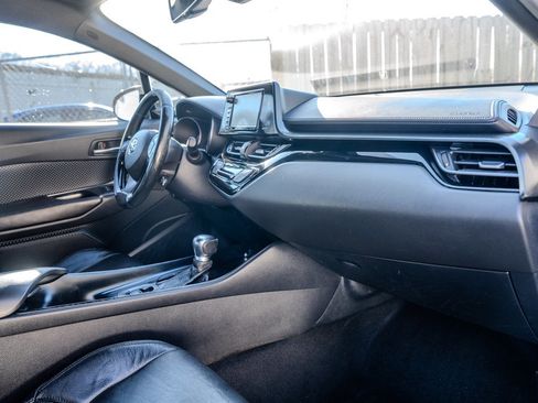 Used 2018 Toyota C-HR XLE image 31