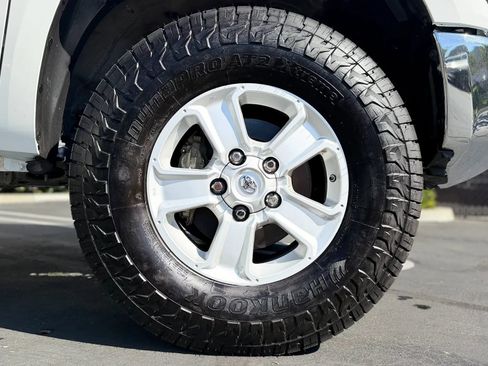 Used 2019 Toyota Tundra SR5 AWD/4WD image 3
