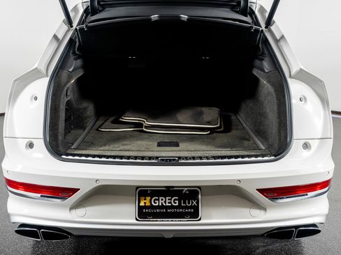 Used 2023 Bentley Bentayga Extended Wheelbase image 57