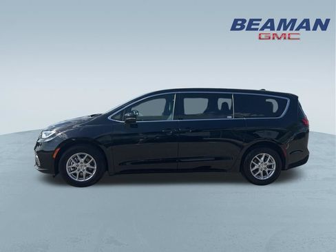 Used 2025 Chrysler Pacifica Select FWD image 4