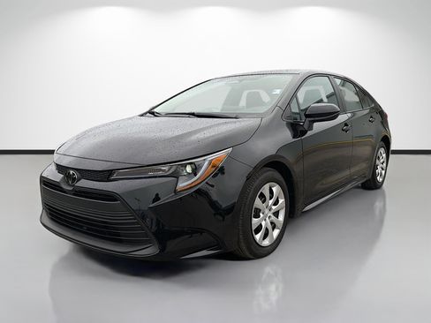 Used 2025 Toyota Corolla LE w/ Convenience Package image 7