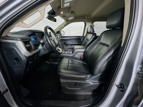 Used 2024 Ford Expedition XLT image 13