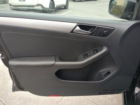 Used 2017 Volkswagen Jetta S image 13