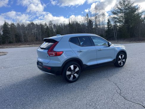 Used 2019 Volvo XC40 T5 Momentum image 6