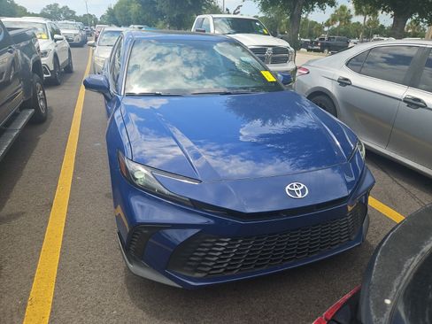 Used 2025 Toyota Camry SE w/ Multimedia Upgrade Package FWD image 2