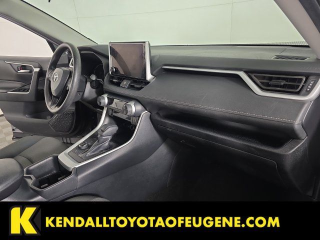 Used 2025 Toyota RAV4 XLE AWD/4WD image 28