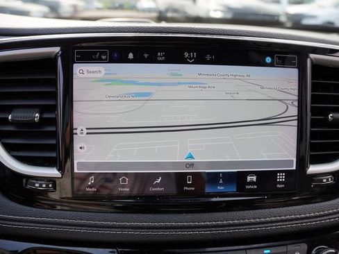 Used 2022 Chrysler Pacifica Touring-L w/ Uconnect Theater Family Group FWD image 6