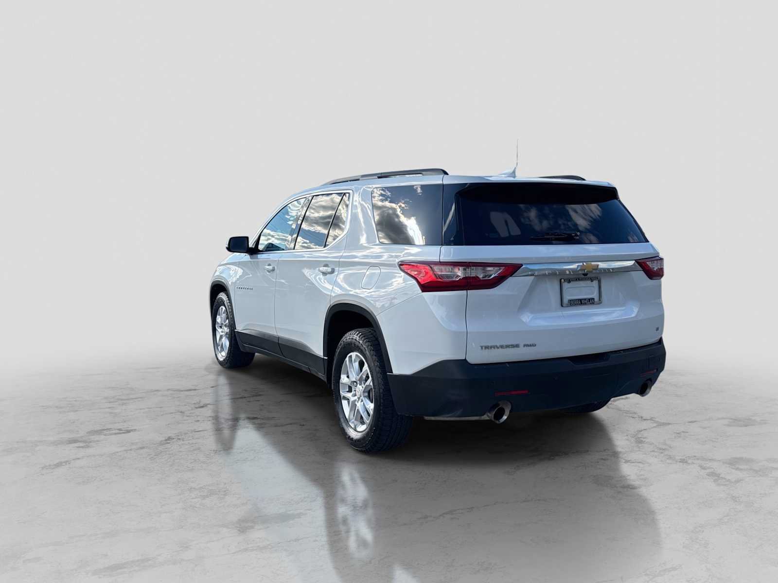 Used 2019 Chevrolet Traverse LT w/ LPO, Floor Liner Package AWD/4WD image 4